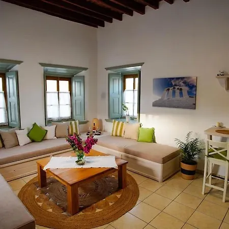 Chrissa's Loft Apartman *
